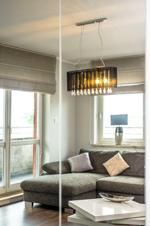 Super-Apartamenty Targi Poznanskie Exteriör bild