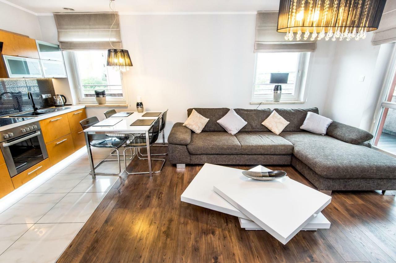 Super-Apartamenty Targi Poznanskie Exteriör bild