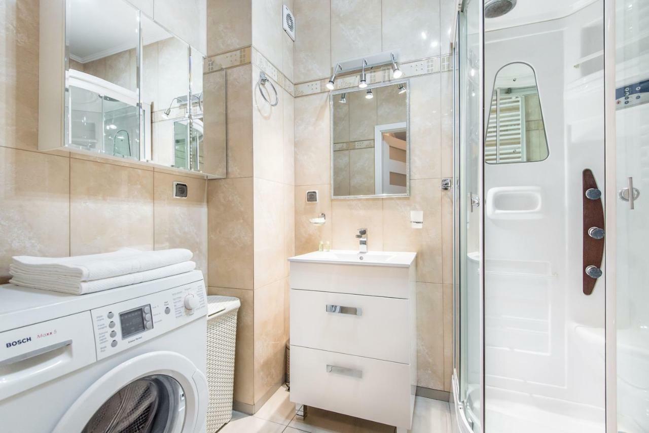 Super-Apartamenty Targi Poznanskie Exteriör bild